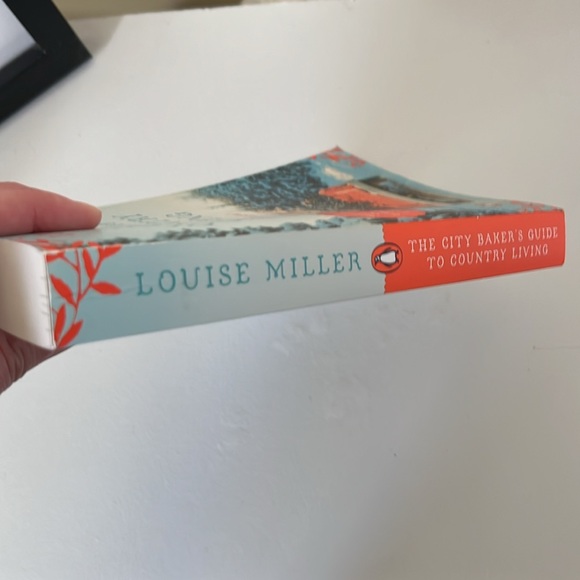 The City Baker’s Guide to Country Living (paperback book) - Picture 5 of 7